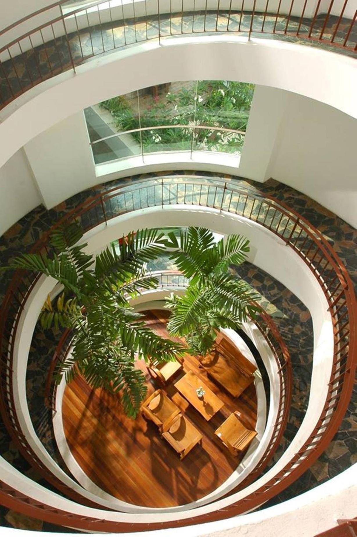 Bansabai Hostelling International Bangkok Buitenkant foto