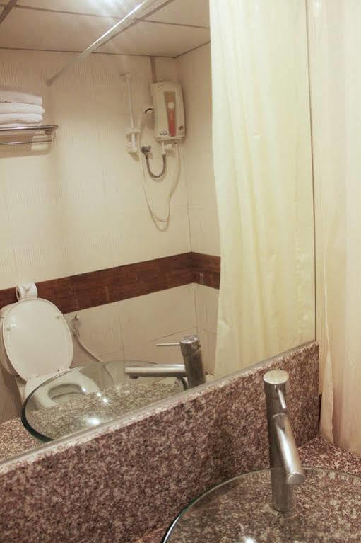 Bansabai Hostelling International Bangkok Buitenkant foto