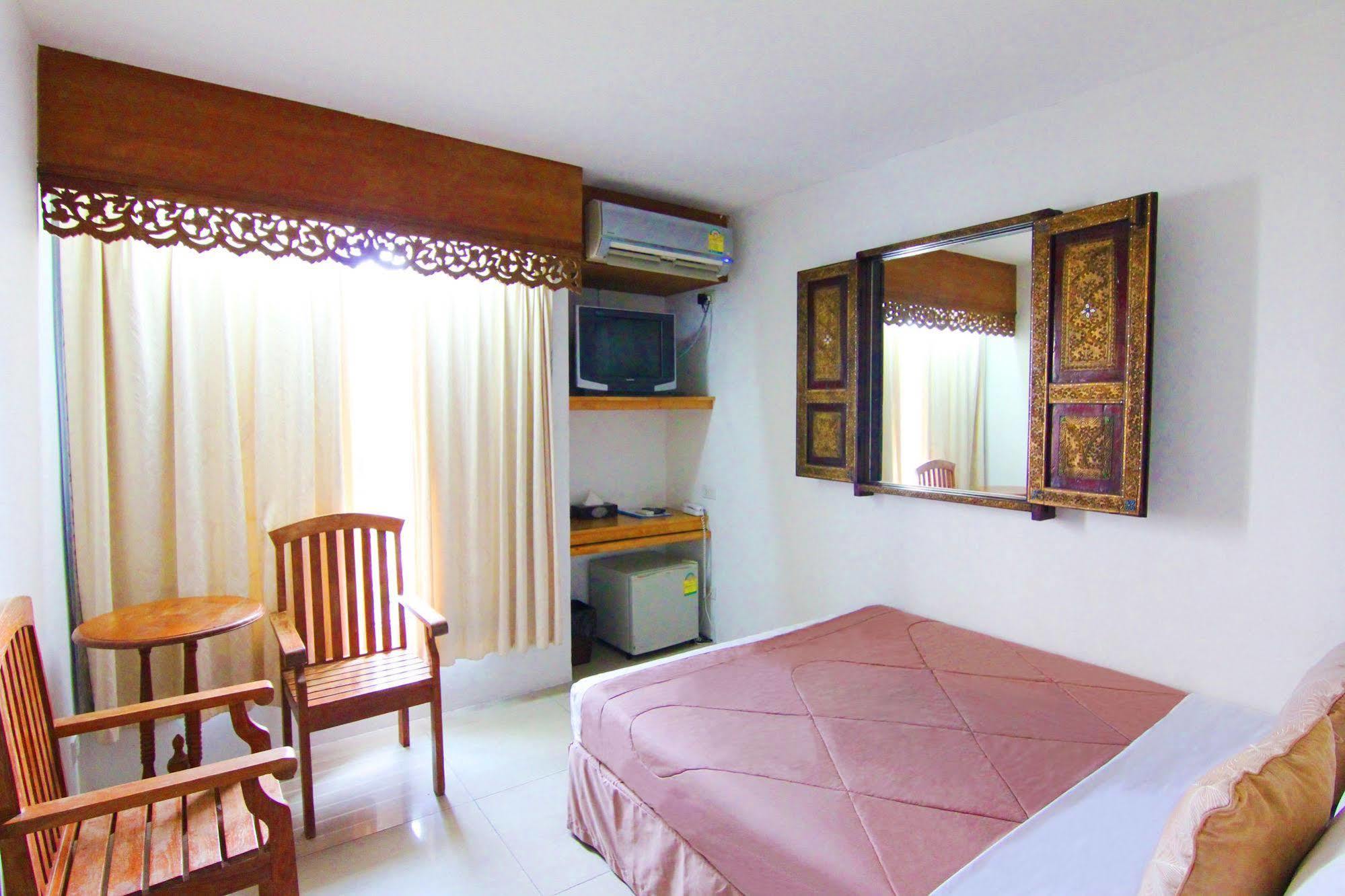 Bansabai Hostelling International Bangkok Buitenkant foto