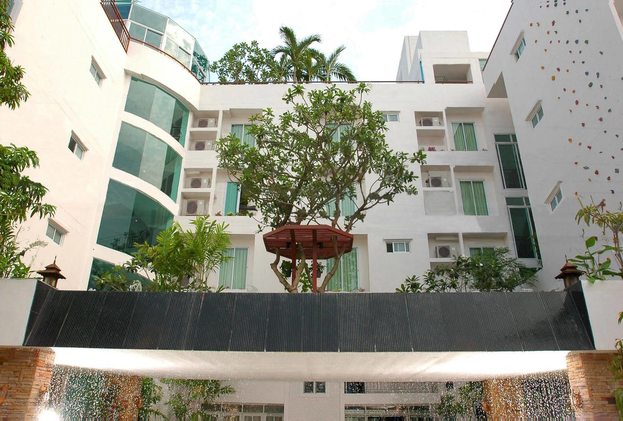 Bansabai Hostelling International Bangkok Buitenkant foto