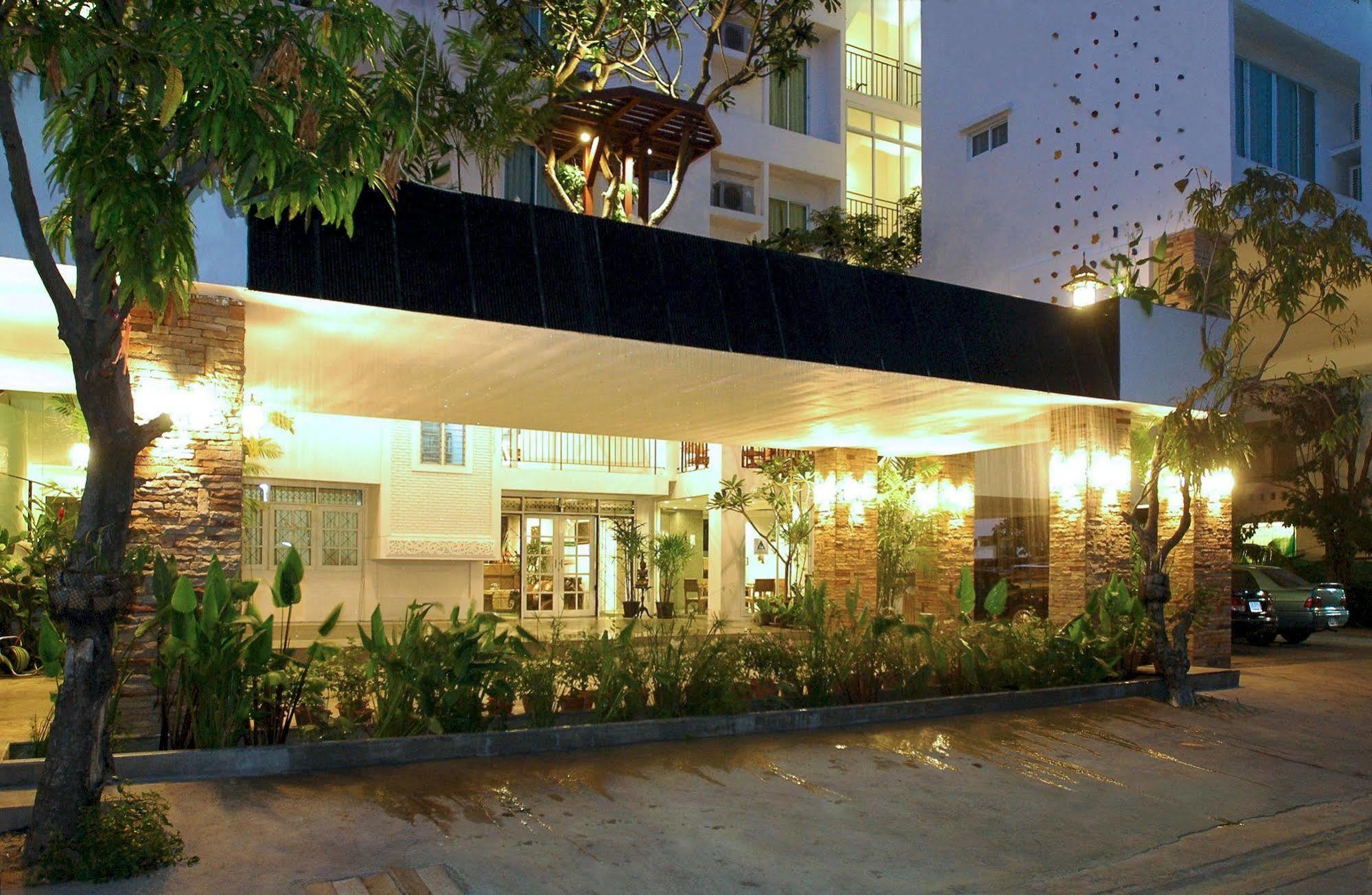 Bansabai Hostelling International Bangkok Buitenkant foto